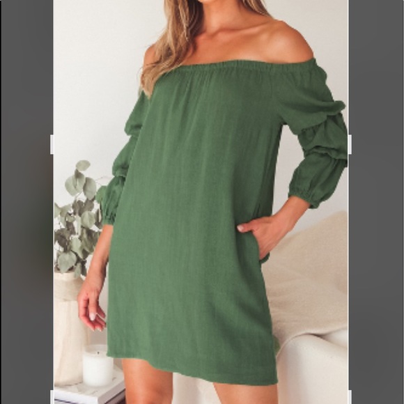 Lulus Green Dress with ruffled sleeves - Picture 1 of 4